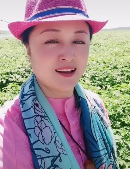 从洋气女神到土气谢大脚