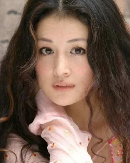 从洋气女神到土气谢大脚