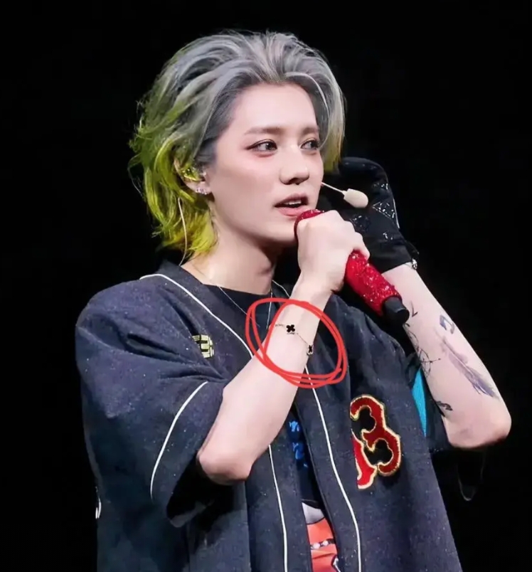 鹿晗演唱会泪目自嘲衰老引心疼！关晓彤白玉兰红毯热舞同期