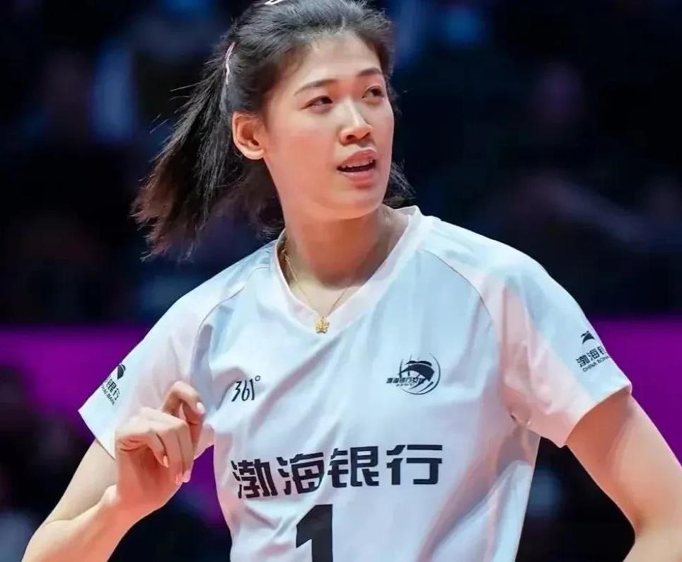 左手将李盈莹改打接应