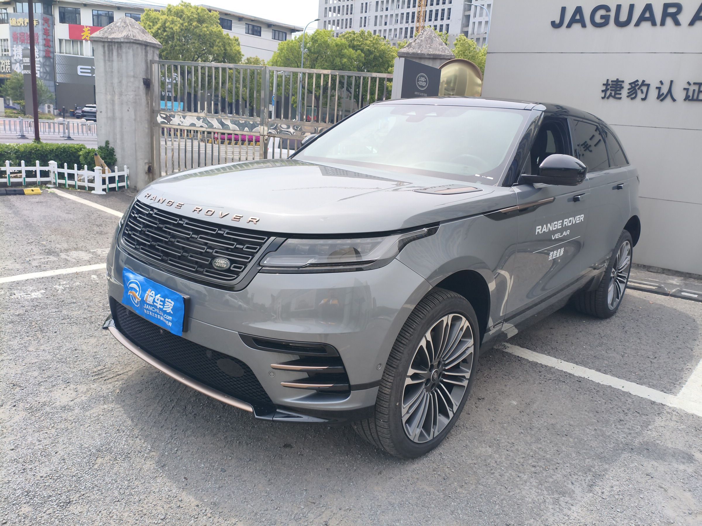 路虎揽胜星脉跌落神坛！新车狂降无人问津