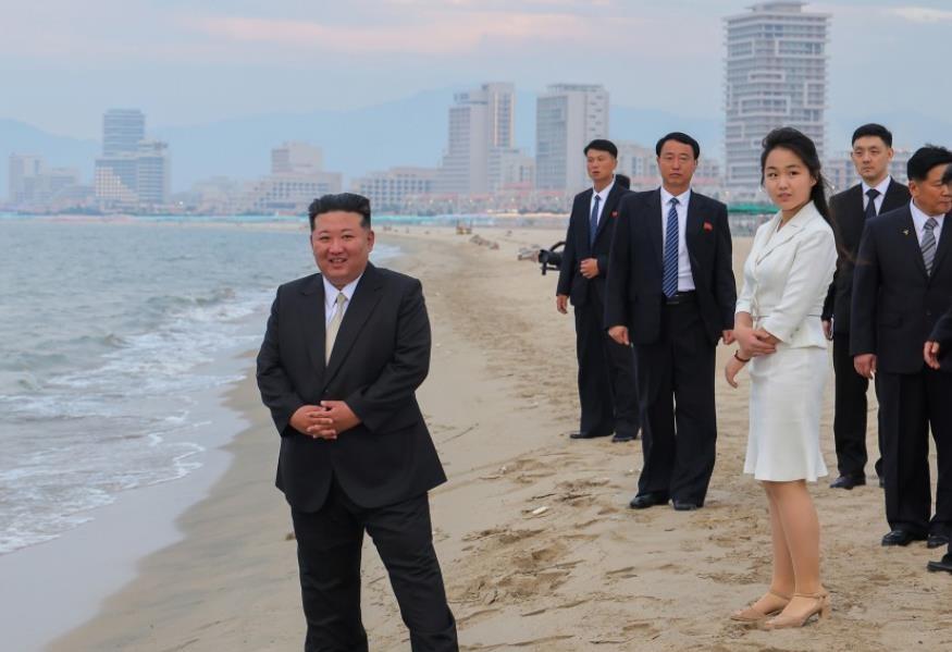 金珠爱惊艳亮相！身高超越金正恩