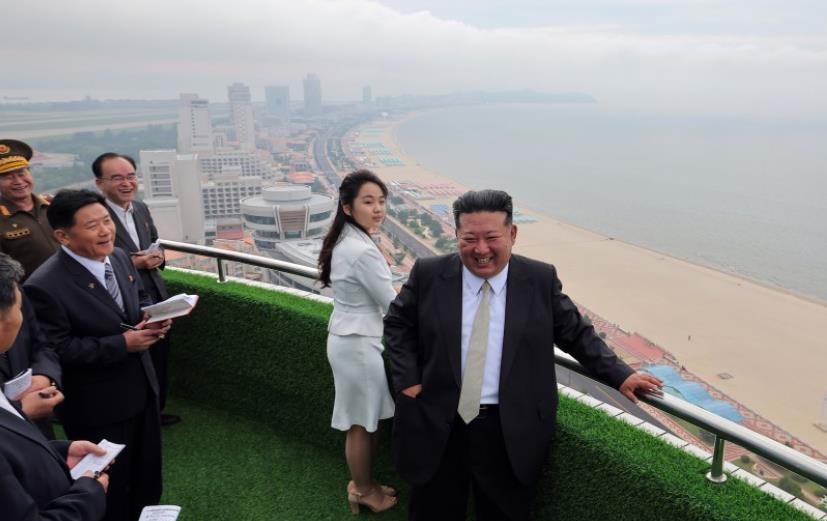 金珠爱惊艳亮相！身高超越金正恩