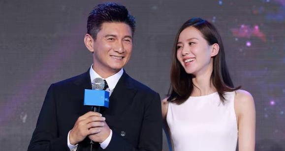吴奇隆刘诗诗深夜同车回家力破离婚传闻！儿子步步成最大赢家