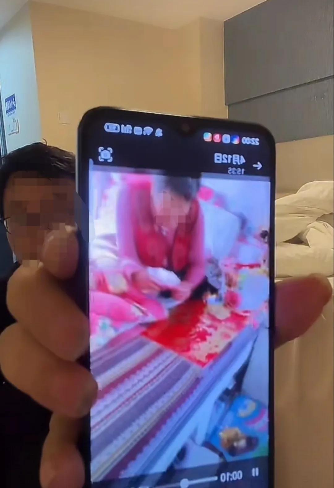 网吧大神大胡子小胖复出直播！400元房租争议引爆全网