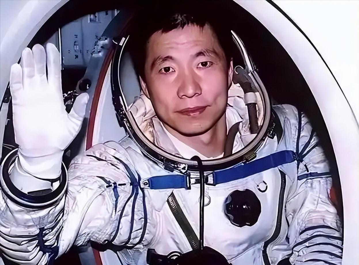 《血染星辰的“太空指纹”